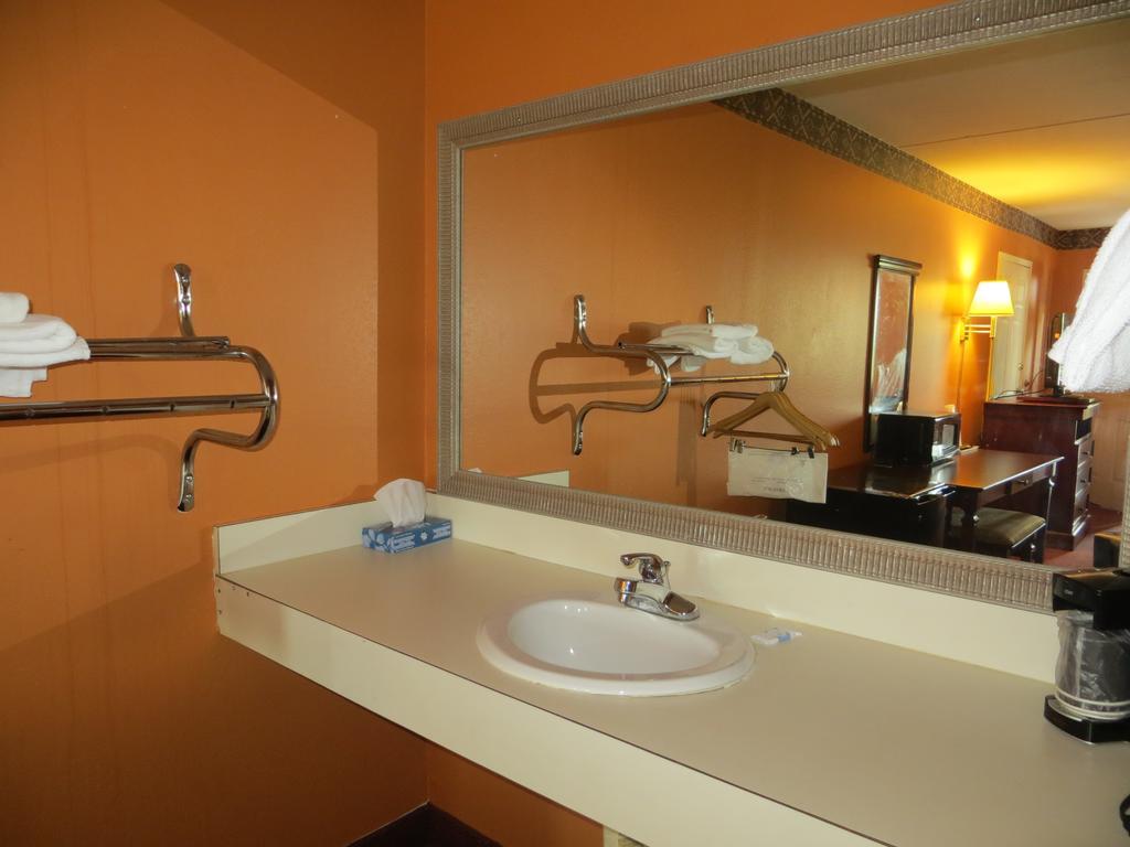 Americas Best Value Inn Ozark Екстериор снимка